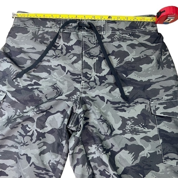 CAMO Swimming Trunks for Men by Hang Ten in size Large - Picture 3 of 10